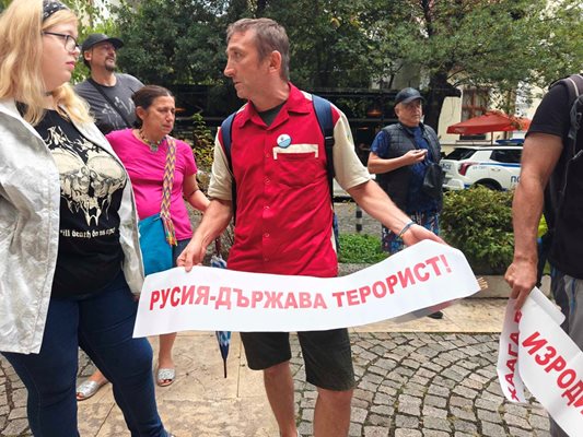 Mass burning of Russian flags in Sofia