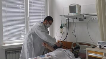Студент по медицина от една година е доброволец в болницата в Смолян