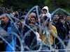 Турция призова Европа да не строи стени срещу бежанците