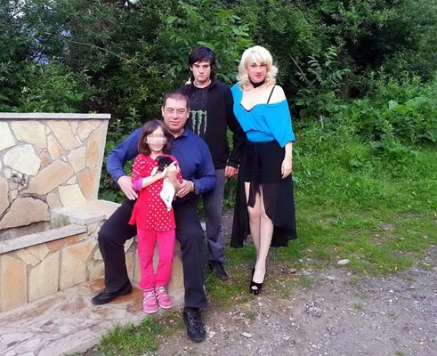 Васева и семейството й 