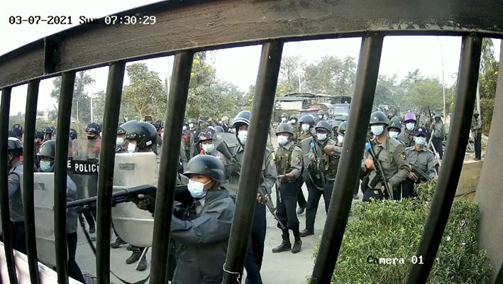 Протестите срещу хунтата продължават в Мианмар въпреки репресиите СНИМКА: РОЙТЕРС