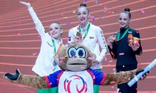 Боряна Калейн - европейска шампионка на обръч! Стилияна Николова и Елвира Краснобаева също грабнаха медали от финалите