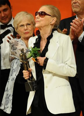 През 2013 г. актрисата получи "Аскеер"