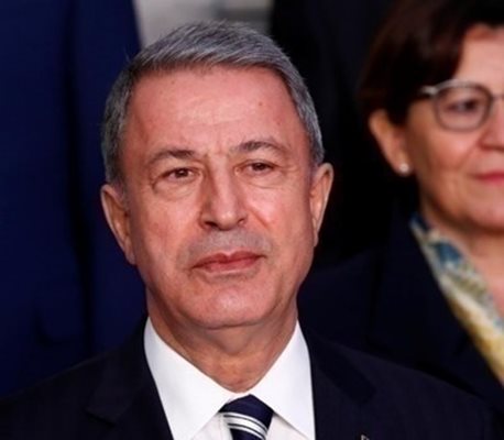 Турският министърът на отбрана Хулуси Акар СНИМКИ: Ройтерс
