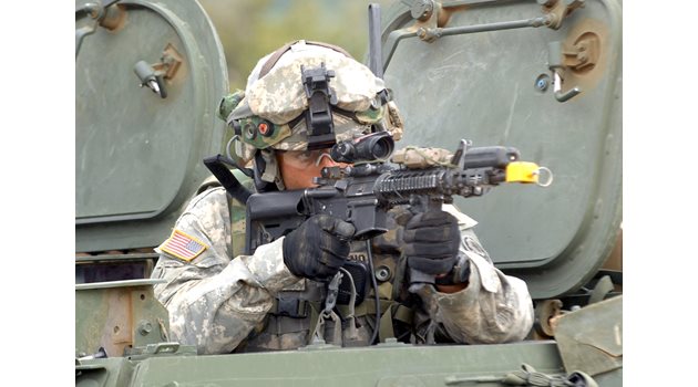 Американски войник тренира на полигон "Ново село"