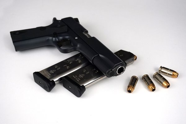 Намерени и иззети пет огнестрелни оръжия, както и боеприпаси, супресори и заглушители Снимка: Pixabay