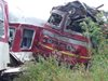 Пътнически влак се удари в скали край Копривщица