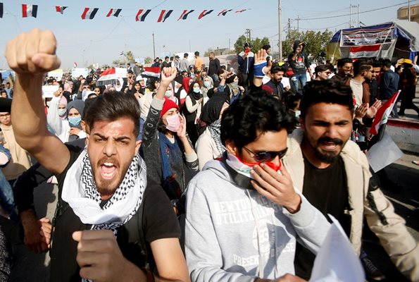 Иракски студенти протестират срещу действията на САЩ и Иран, довели до ново напрежение в Близкия изток.