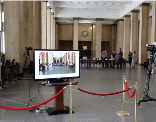 Гласуването с хартиени бюлетини беше във фоайето на Съдебната палата. Снимка: ВСС 