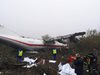 Трима загинаха при аварийно кацане на транспортен самолет в Украйна (Снимки)