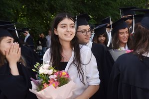 50 хиляди аплодираха в Бари 17-годишната българка Ника Парис, изгряла на италианския “X фактор”