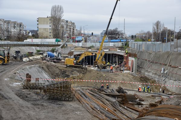 Строителството на метростанцията при стадион “Георги Аспарухов”