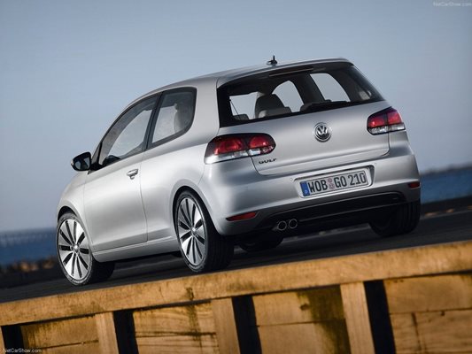 С петото поколение на Volkswagen Golf започна намаляването на обема на бензиновите двигатели.