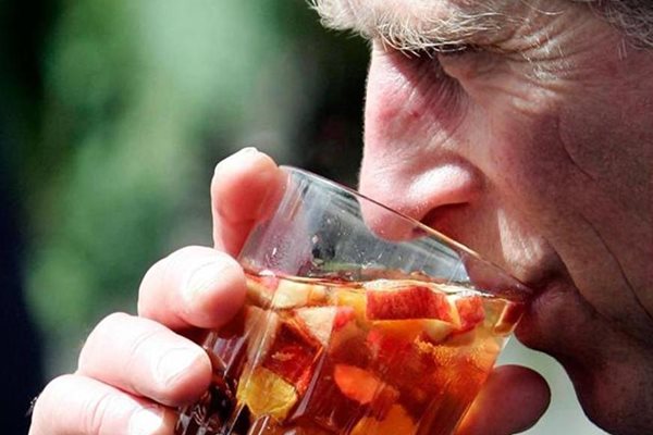 Дори и британският престолонаследник принц Чарлз е сред ревностните фенове на плодовите напитки.