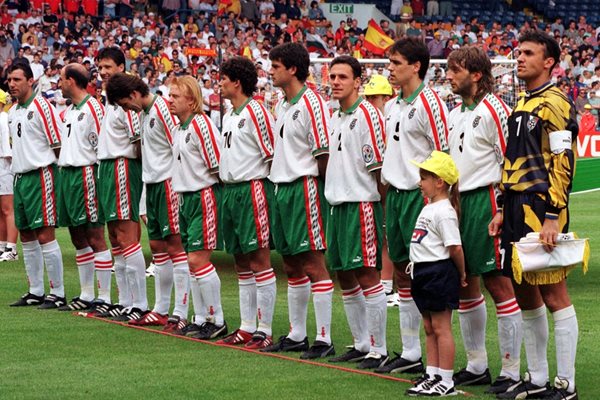 Националният отбор в един от последните им мачове заедно на терена - срещу Испания на европейското.