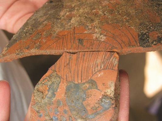 Съдове от гръцка рисувана керамика бяха открити през 2005 г. край Симеоновград, в могила на знатен тракиец от V в. пр.Хр.