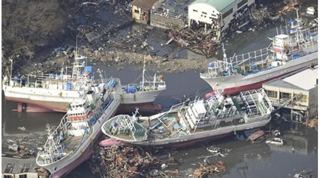 През 2003 г. най-унищожителното цунами в историята отнема живота на 230 000 души