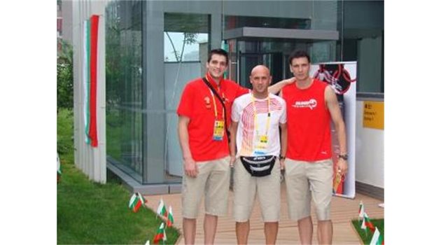 Тодор Алексиев, Иван Тасев и Краси Гайдарски в българското Олимпийско село по време игрите в Пекин през 2008 г.