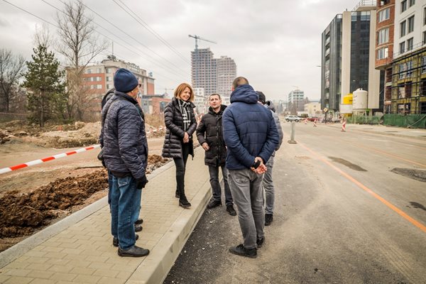 Кметът на София Йорданка Фандъкова проверява изграждането на бул. “Филип Кутев”. СНИМКА: АДЕЛИНА АНГЕЛОВА