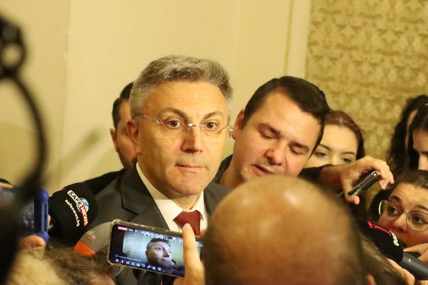 Карадайъ и Пеевски са двамата от ДПС, подкрепили кабинета - заявка за конституционни промени