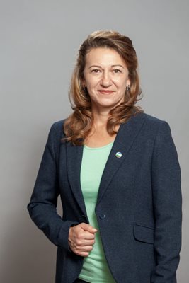 Стела Николова