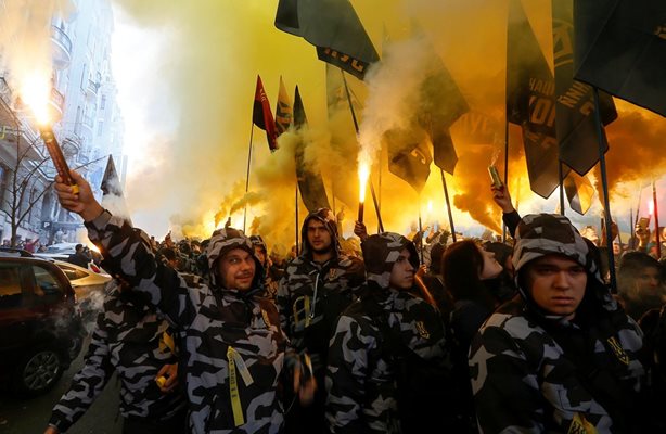 СНИМКИ: РОЙТЕРСДесетки хиляди националисти се събраха на шествие в Киев по случай националния празник - Деня на защитника на Украйна