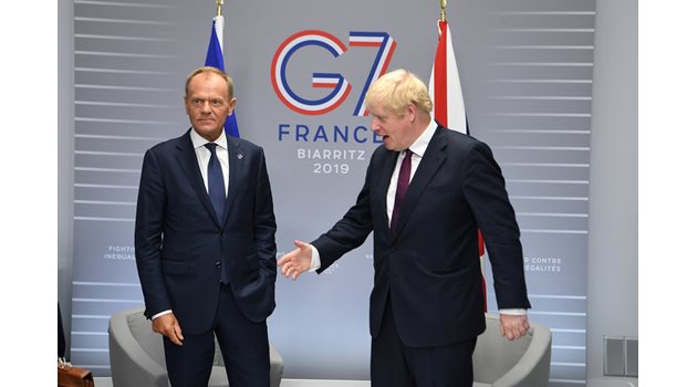 Доналд Туск с Борис Джонсън на срещата на Г-7 в Биариц СНИМКА: РОЙТЕРС