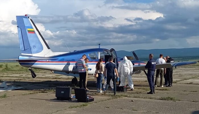 Литовският самолет бе намерен изоставен. Изследван бе за наркотици и биологичен материал.