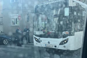Автобус от градския транспорт блъсна възрастен пешеходец в Пловдив