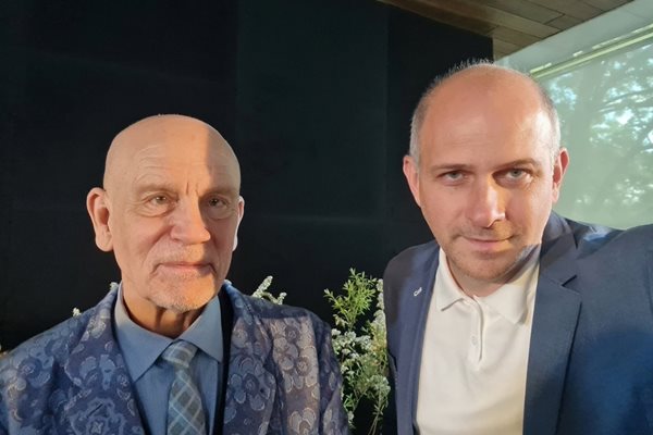 Актьорът Джон Малкович и директорът на Народния театър Васил Василев