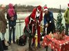 Дядо Коледа и Снежанка се гмурнаха в морето в Бургас (Снимки)