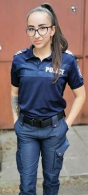 Полицайката Симона Радева е силно татуирана.