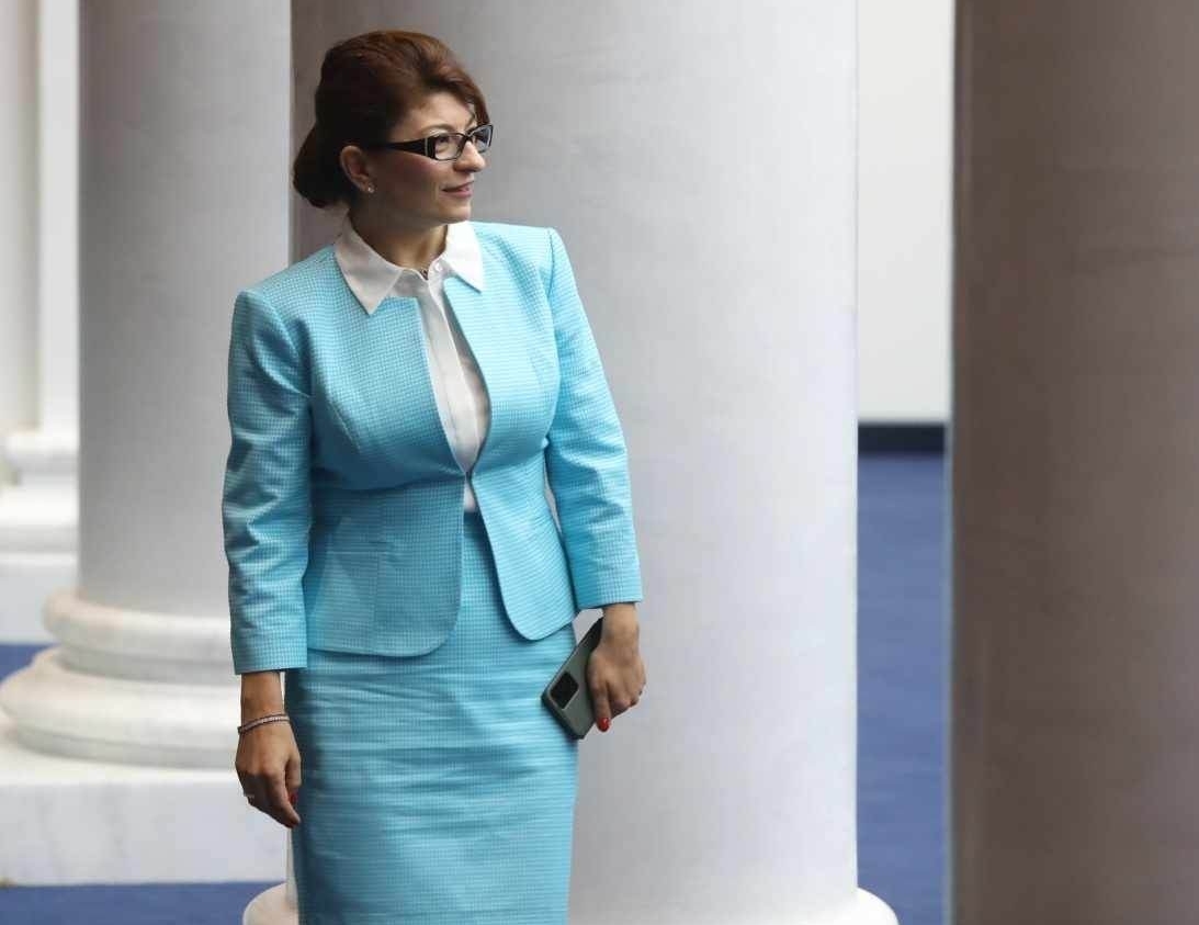 Десислава Атанасова за вота на недоверие: Ще подкрепим правителството