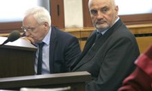 Бившият шеф на Онкото в Пловдив влезе в съда за скъп скенер