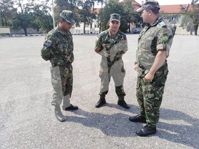 Военните Десислав Йорданов, Евгени Георгиев и Кристиян Георгиев.  СНИМКИ: Авторката