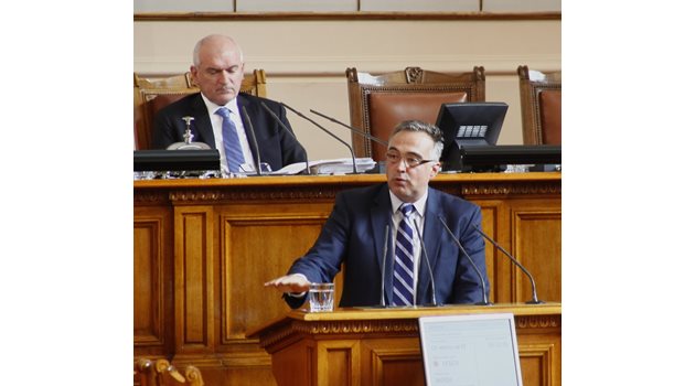 Следващ от парламентарната трибуна се изказа депутатът от БСП Антон Кутев.