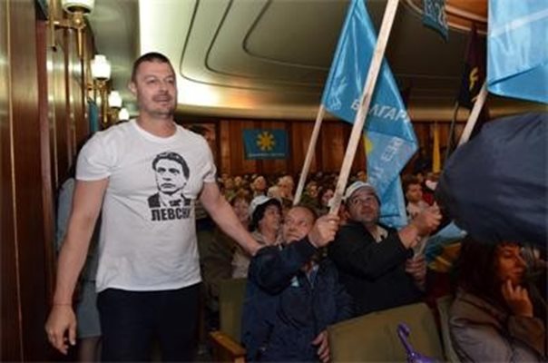 Николай Бареков по време на предизборната си обиколка