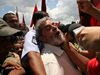 Бившият бразилски президент Лула да Силва обмисля дали да се предаде на властите</p><p>