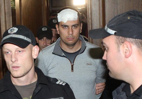 Викторио Александров се сепнал, че е разкрит, и застрелял дъщеричката си