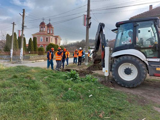 В село Царевец бе направена първа копка на проекта

Снимка: Община Свищов