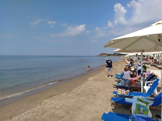 Спокойствието по гръцките плажове е една от причините мнозина сънародници да ходят там.