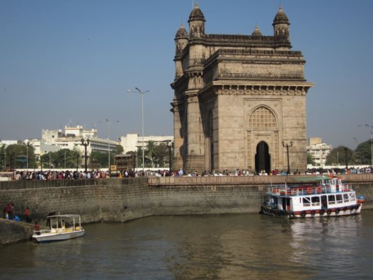 Историческият пъп на града - арката “Вратата на Индия”.