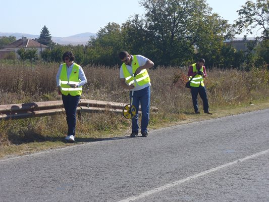 Трима експерти на Института за пътна безопасност инспектираха днес района от пътя Казанлък-Габрово край град Крън, където в понеделник загинаха при катастрофа 6 души.