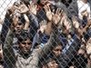 Първи смъртен случай от COVID-19 в мигрантски лагер в Гърция
