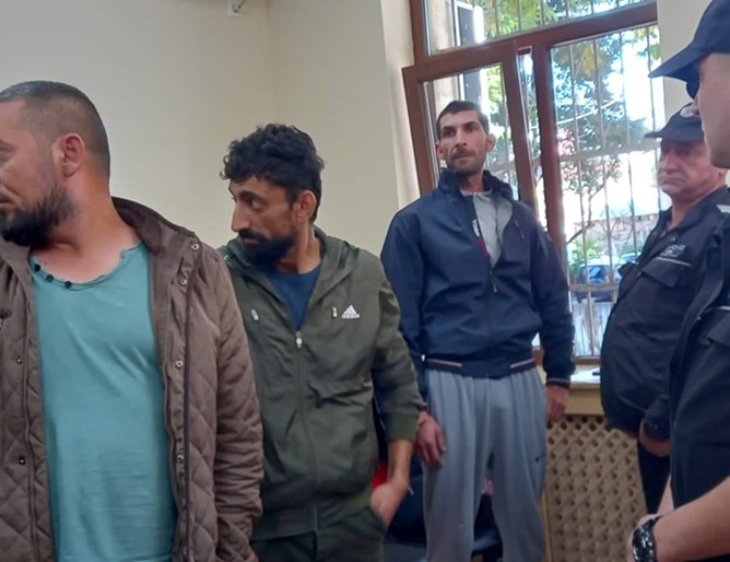 Обвиненият в трафик на мигранти Масуд: Защо съм в ареста? Нищо незаконно не съм сторил (Снимки)