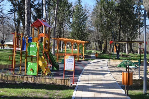 Ремонтиран детски кът в обновената Градска градина на Горна Оряховица