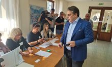 Само документ от САЩ можел да позволи на Асен Василев да гласува в Хасково