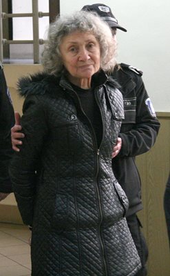 Веска Хаджиева запази самообладание в съдебната зала, но трепереше през цялото време.