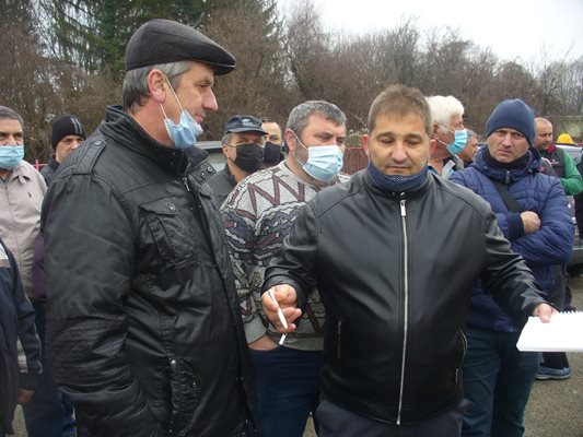 Производителите на рози, които се събраха днес в Казанлък, обсъдиха разгорещено проблемите на предстоящата в бранша кампания. Снимки Ваньо Стоилов