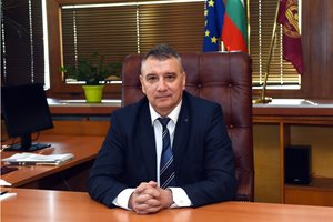 Шефът на УНСС кандидат да оглави ректорите, след като проф. Анастас Герджиков не успя